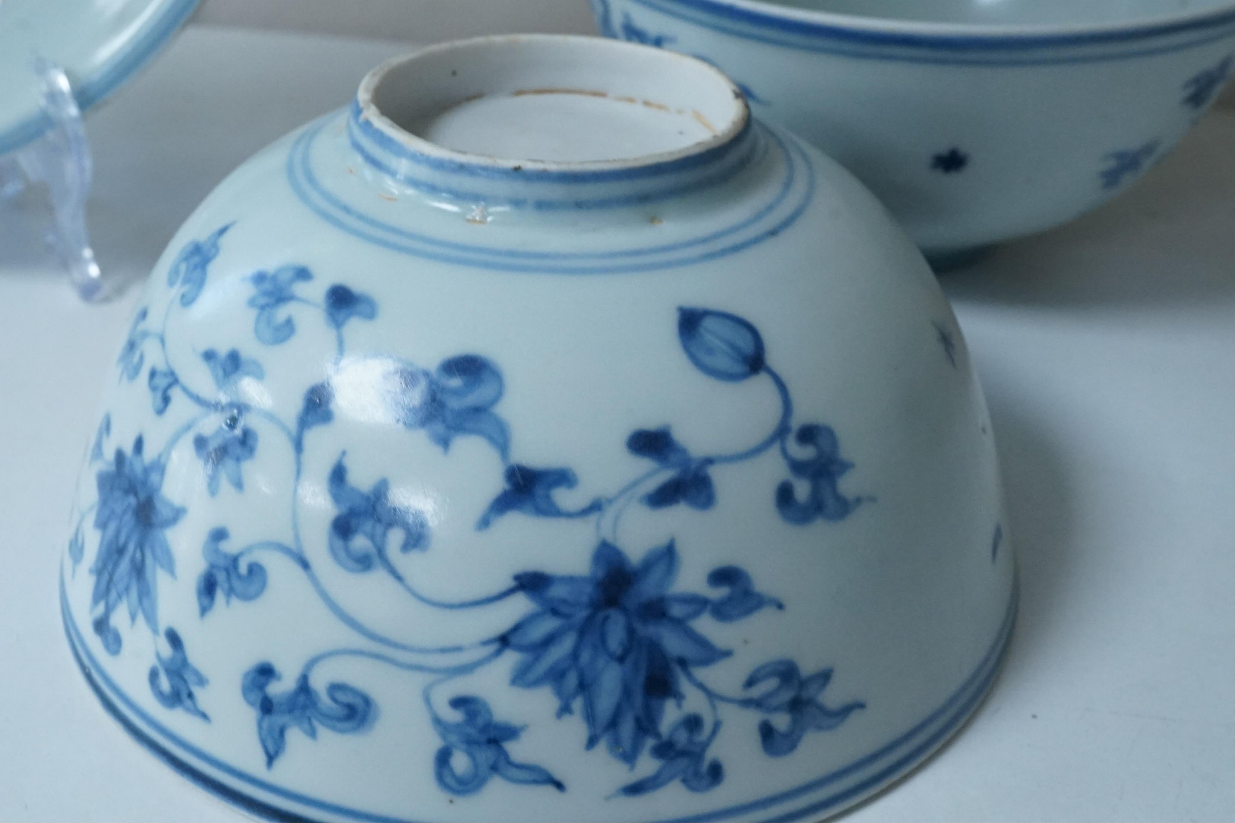 A pair of Chinese blue and white bowls, Ming Dynasty